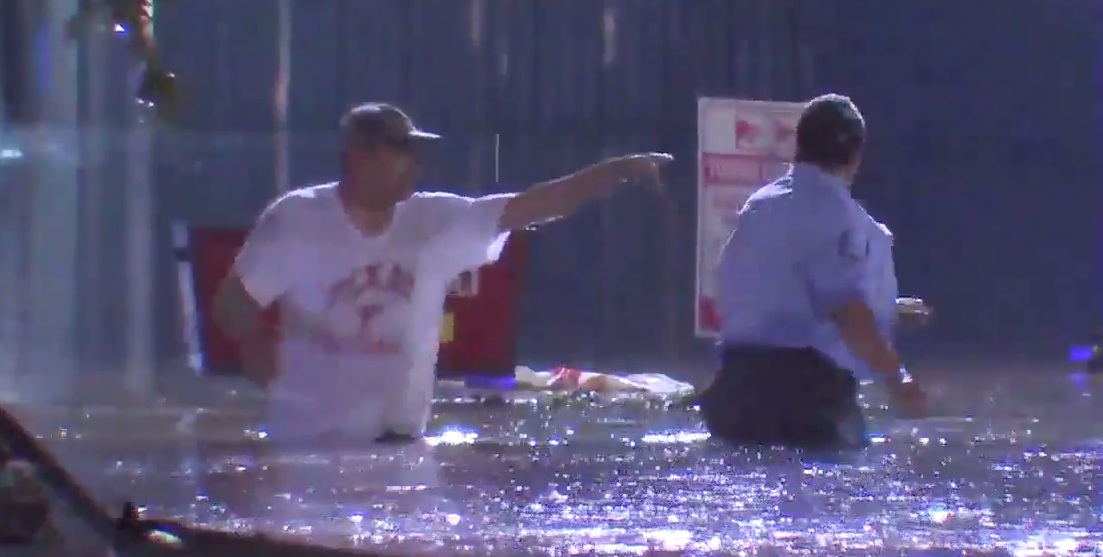 WATCH: Good Samaritan Carries 3 People Through Water to Safety During ...