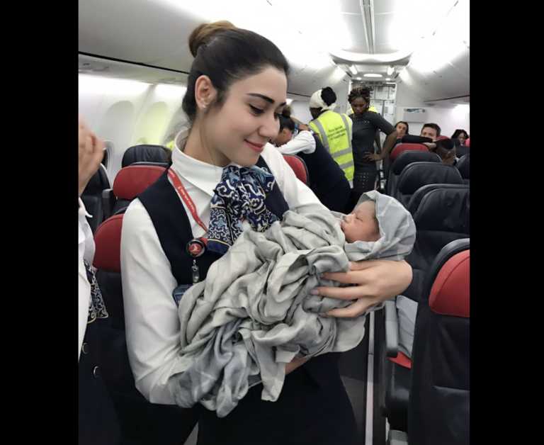 Whoa Flight Crew Delivers Baby After Women Suddenly Goes Into Labor(02)
