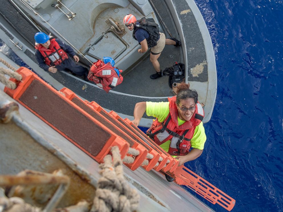 Photo Credit: Mass Communication Specialist 3rd Class Jonathan Clay/Navy