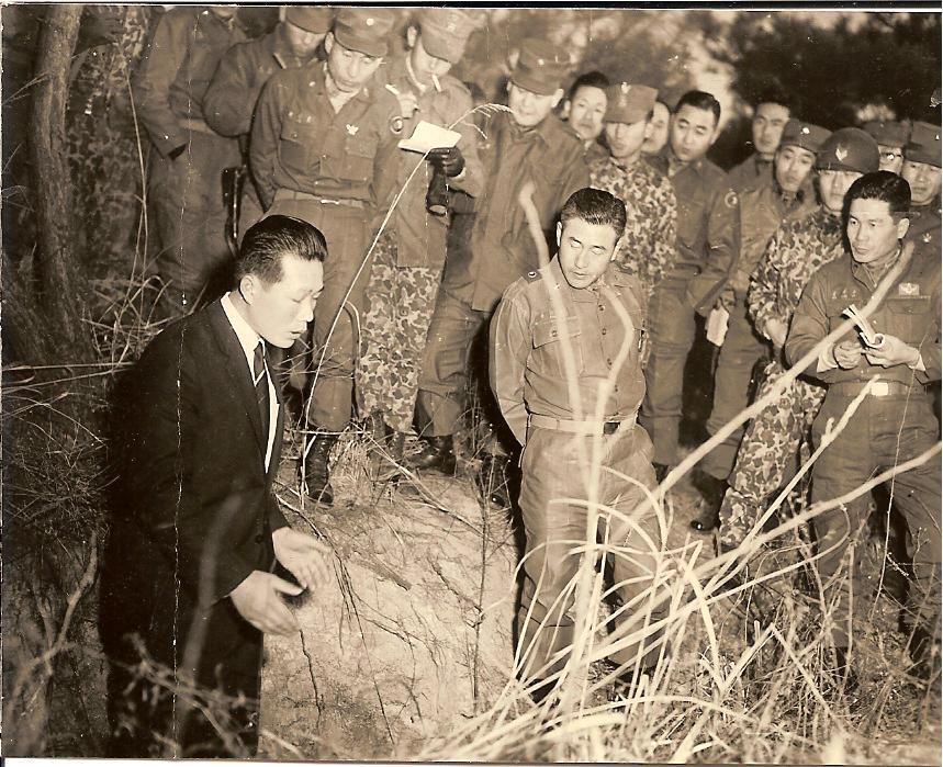 Kim Shin-jo with General Han Moo-hyup. Credit: Wikimedia