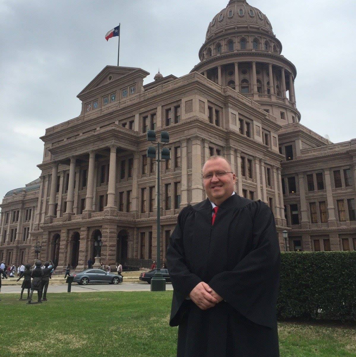 Texas Attorneys Christian Judge Allowed to Pray Before Court Sessions