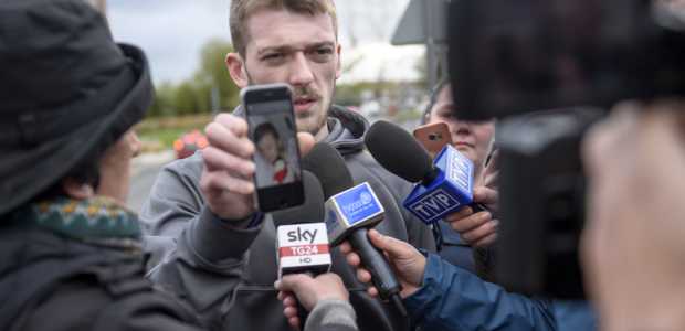 Tom Evans talks to reporters outside Alder Hey Children's Hospital this morning. Photo credit: Getty Images / Anthony Devlin / Stringer