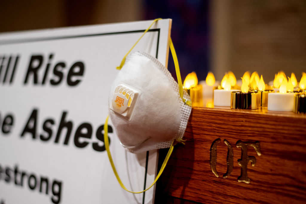 An air mask hangs on an altar during a vigil for Camp Fire victims at the First Christian Church of Chico on November 18, 2018 in Chico, California. The blaze has killed at least 76 people and destroyed more than 10,000 structures according to Cal Fire. (Photo by Noah Berger-Pool/Getty Images)