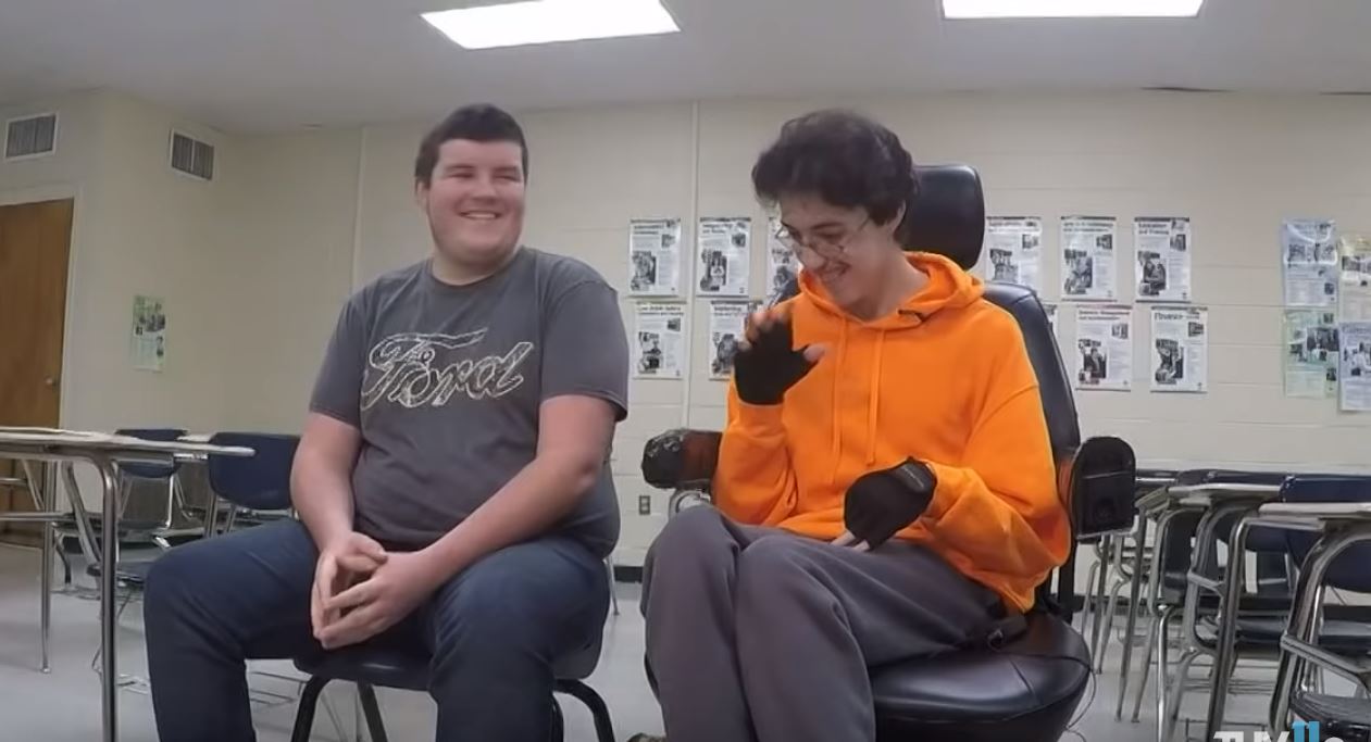 High School Student Saves Money for Two Years to Surprise Disabled(02)