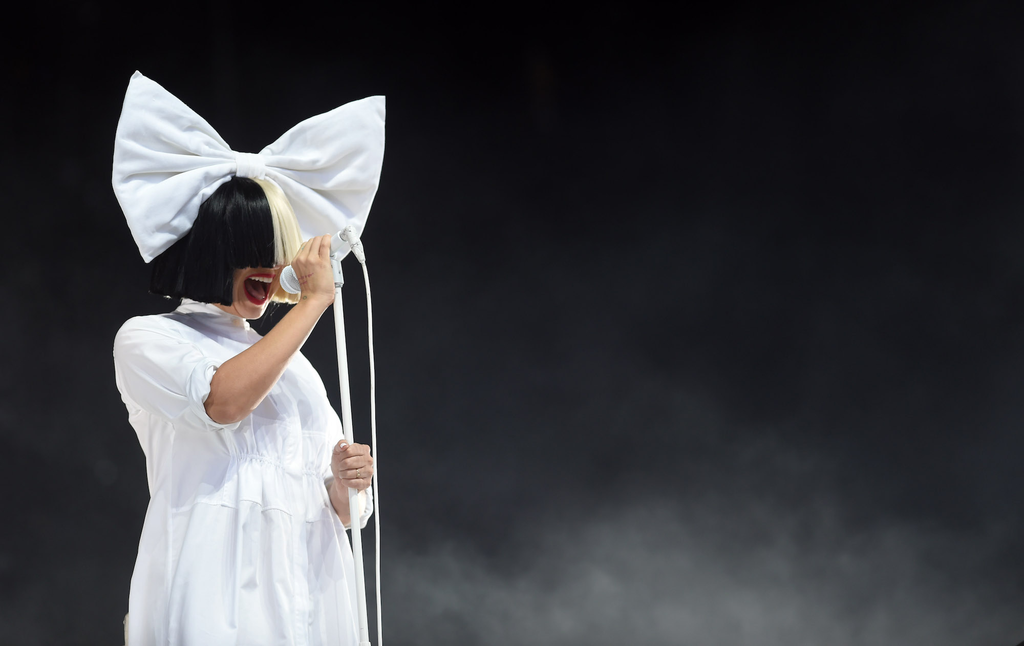 WATCH Pop Star Sia Sings Gospel Remake of Her 2013 Hit ‘Elastic Hearts