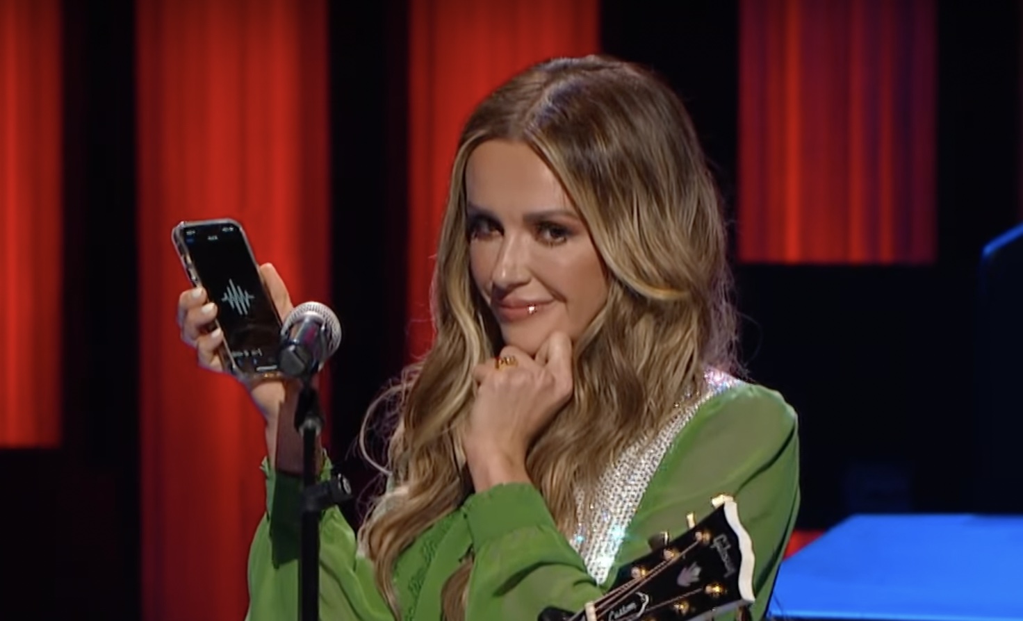 Country Singer Carly Pearce Honors Legend Loretta Lynn, Shares Heartwarming Voicemail Icon Left