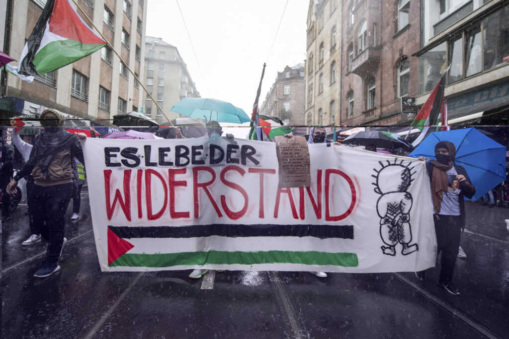 Boris Roessler/picture-alliance/dpa/AP Images